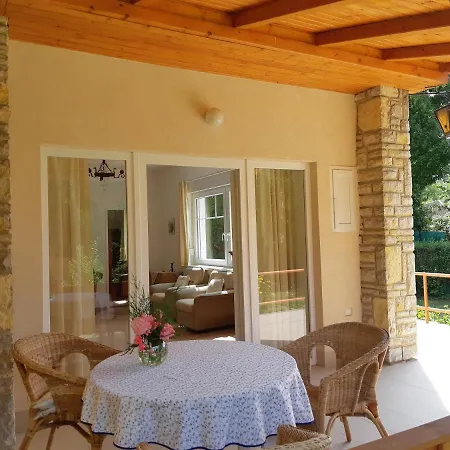 Schieszl 4 * Zamárdi
